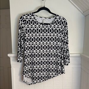 Lulu-B Blacj and White Asymmetrical 3/4 Sleeve Top size medium